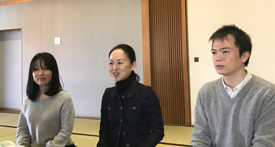 小畔香子さん(左) 朝香麻美子さん(中央) 田中奈央一さん(右)